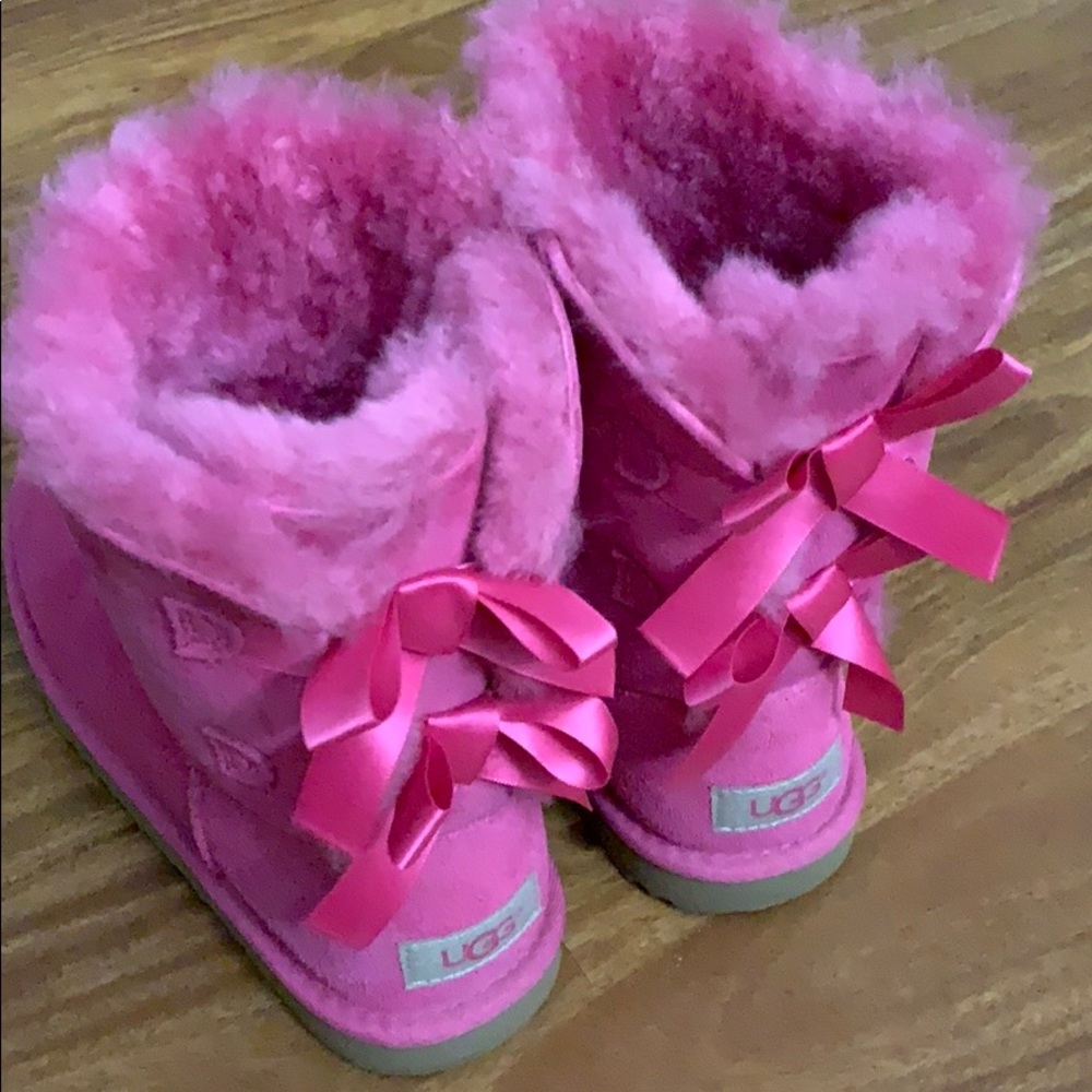 🚫SOLD🚫bailey bow uggs For Big Kid Size 4